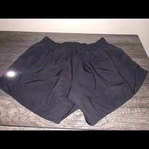 black lululemon shorts